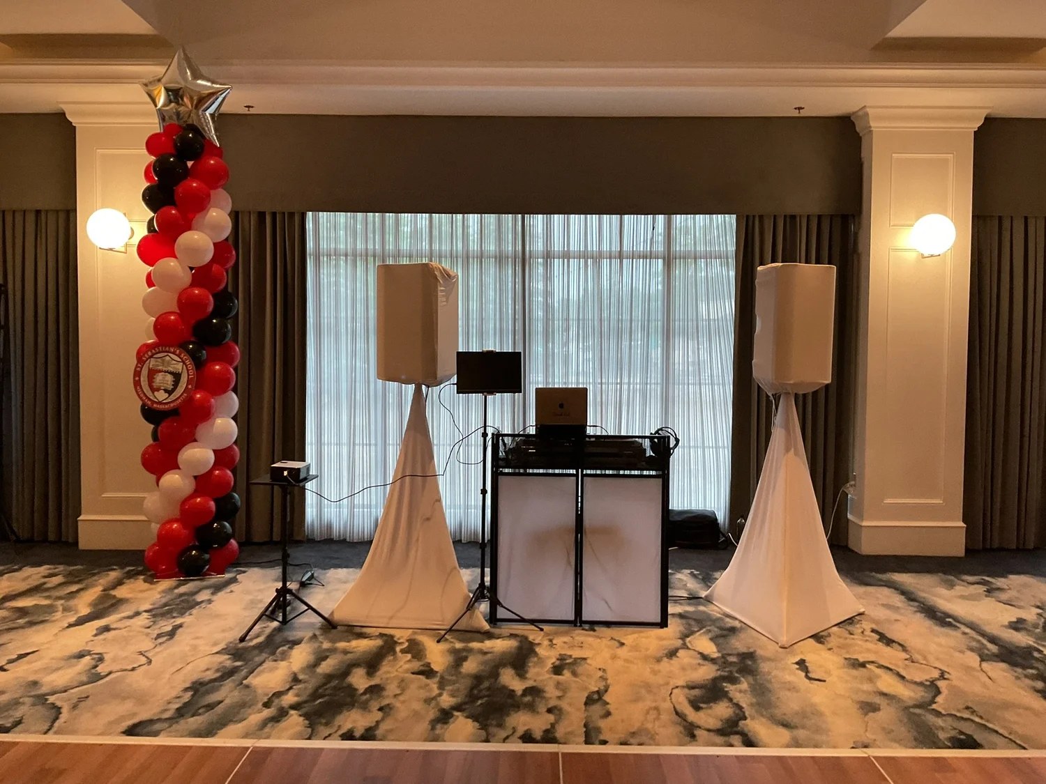 Sneek Ent DJ and lighting setup